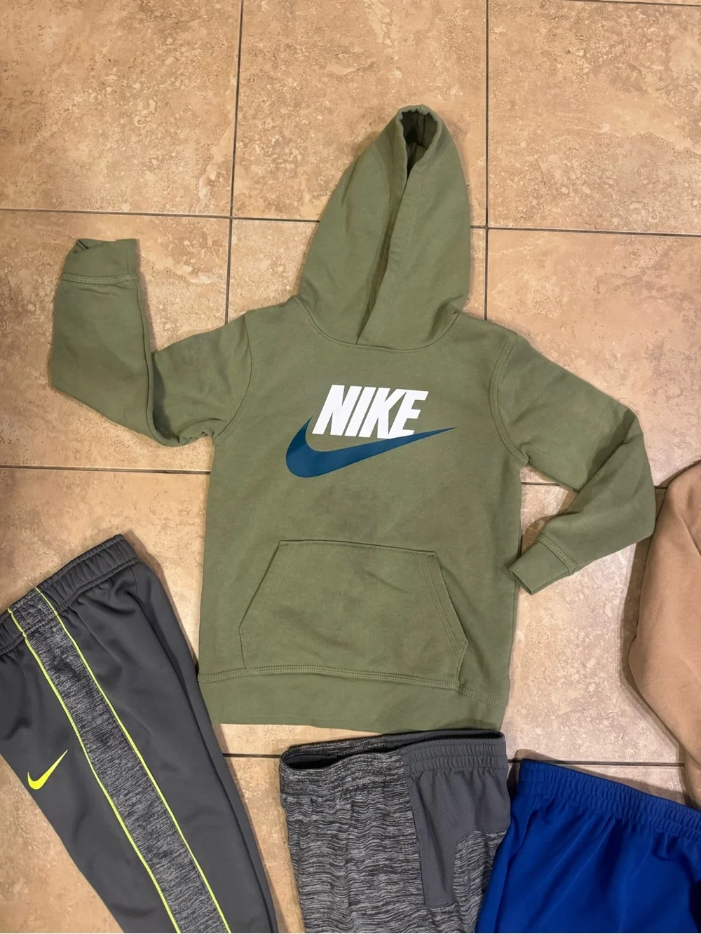 Boys Athletic clothes Bundle youth size NIKE & UNDER ARMOUR ADIDAS only !